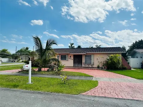 9824 SW 26th Terrace Miami FL 33165