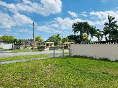 9824 SW 26th Terrace Miami FL 33165