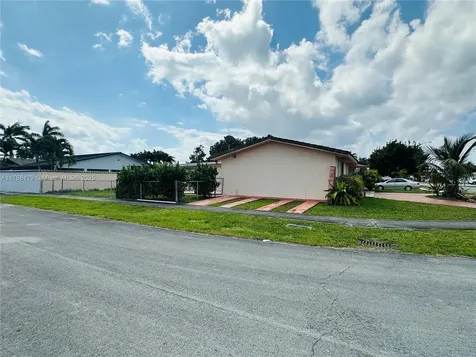 9824 SW 26th Terrace Miami FL 33165