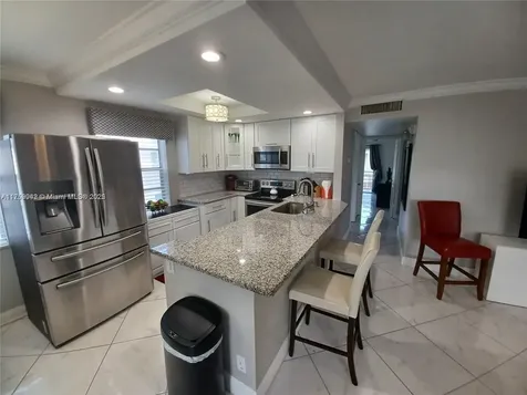 559 Normandy L Delray Beach FL 33484