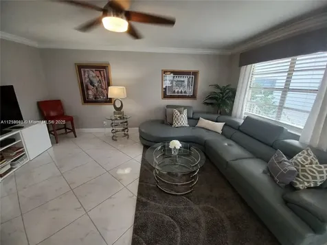 559 Normandy L Delray Beach FL 33484