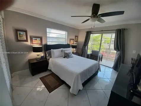 559 Normandy L Delray Beach FL 33484