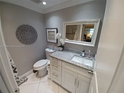 559 Normandy L Delray Beach FL 33484