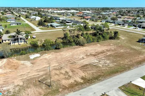 1611 NW 2nd Street Cape Coral FL 33993