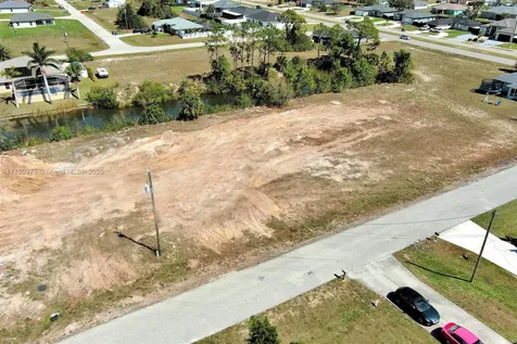 1611 NW 2nd Street Cape Coral FL 33993