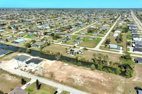 1611 NW 2nd Street Cape Coral FL 33993