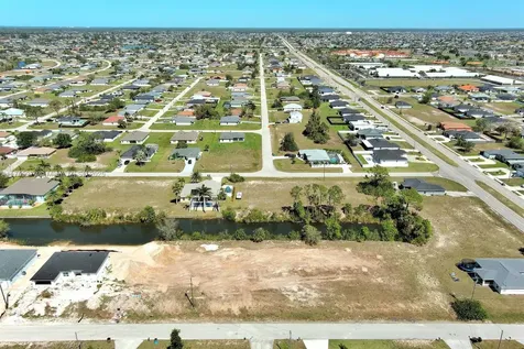 1611 NW 2nd Street Cape Coral FL 33993