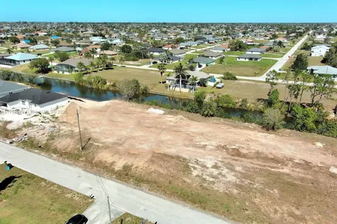 1611 NW 2nd Street Cape Coral FL 33993