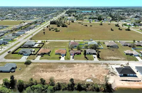 1611 NW 2nd Street Cape Coral FL 33993