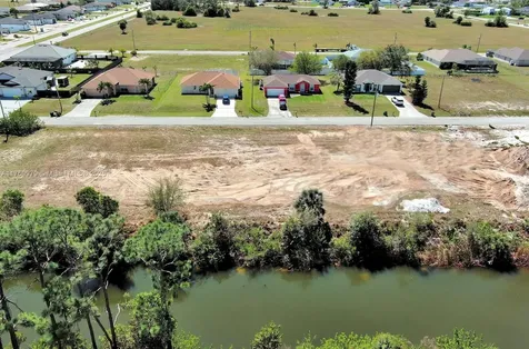 1611 NW 2nd Street Cape Coral FL 33993