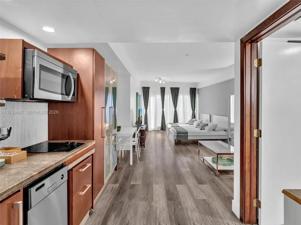 1052 Ocean Drive Miami Beach FL 33139