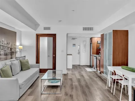 1052 Ocean Drive Miami Beach FL 33139