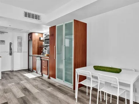 1052 Ocean Drive Miami Beach FL 33139