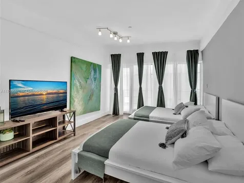 1052 Ocean Drive Miami Beach FL 33139
