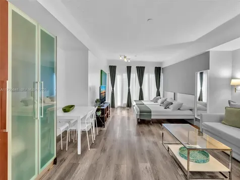 1052 Ocean Drive Miami Beach FL 33139