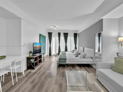 1052 Ocean Drive Miami Beach FL 33139