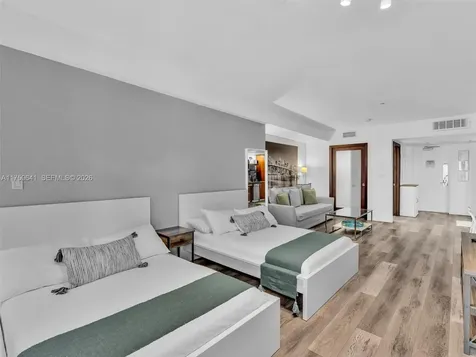 1052 Ocean Drive Miami Beach FL 33139