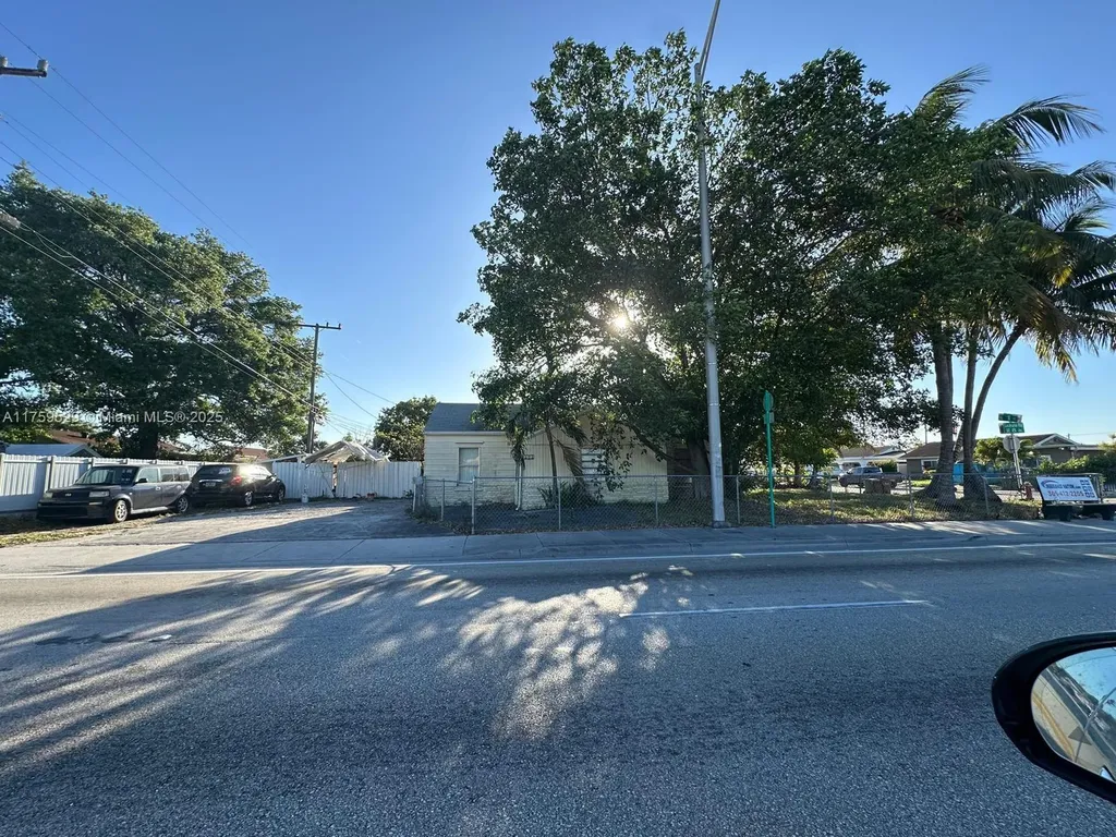 141 SE 8th Avenue Hialeah FL 33010