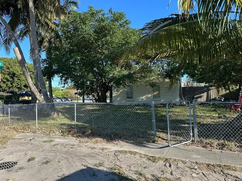 141 SE 8th Avenue Hialeah FL 33010
