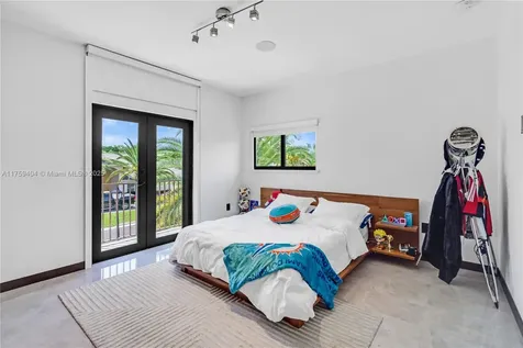 5453 NW 94th Doral Place Doral FL 33178