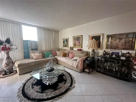 3180 S Ocean Drive Hallandale Beach FL 33009