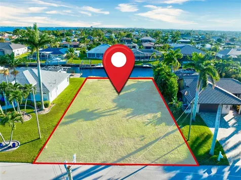 2022 SE 29th Street Cape Coral FL 33904
