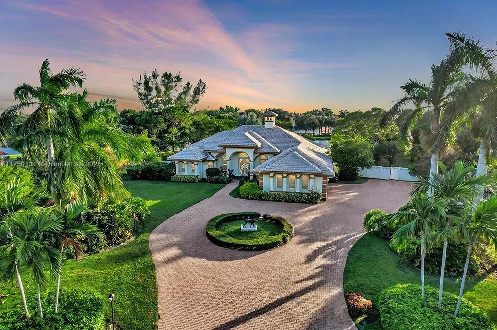 8952 S Kendale Circle Lake Worth FL 33467