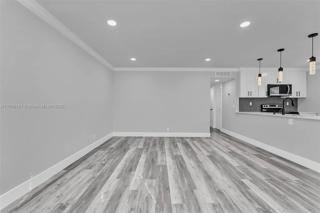 38 Flanders A Delray Beach FL 33484