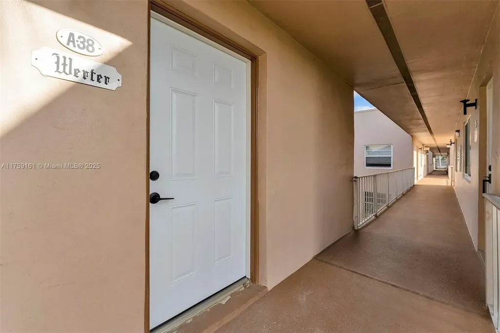 38 Flanders A Delray Beach FL 33484