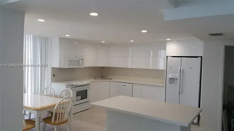 881 Ocean Drive Key Biscayne FL 33149
