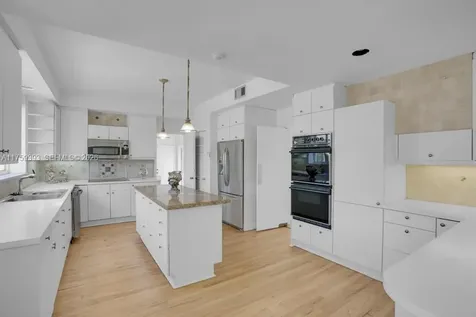 5861 La Gorce Drive Miami Beach FL 33140
