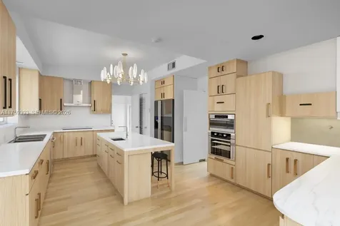 5861 La Gorce Drive Miami Beach FL 33140