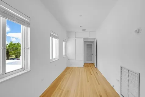 5861 La Gorce Drive Miami Beach FL 33140