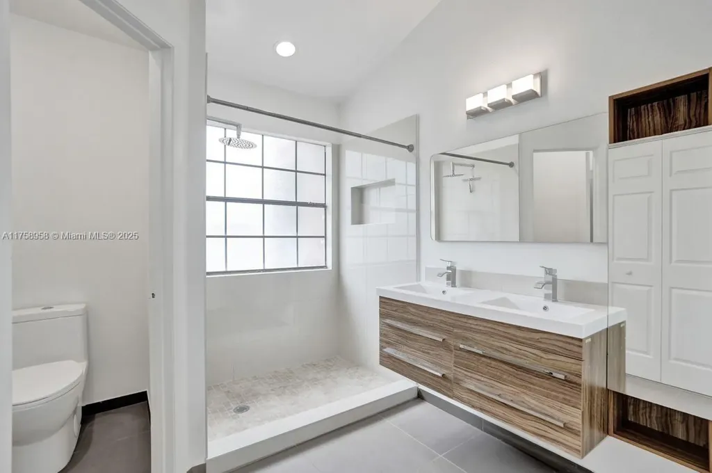 1627 Cypress Pointe Drive Coral Springs FL 33071