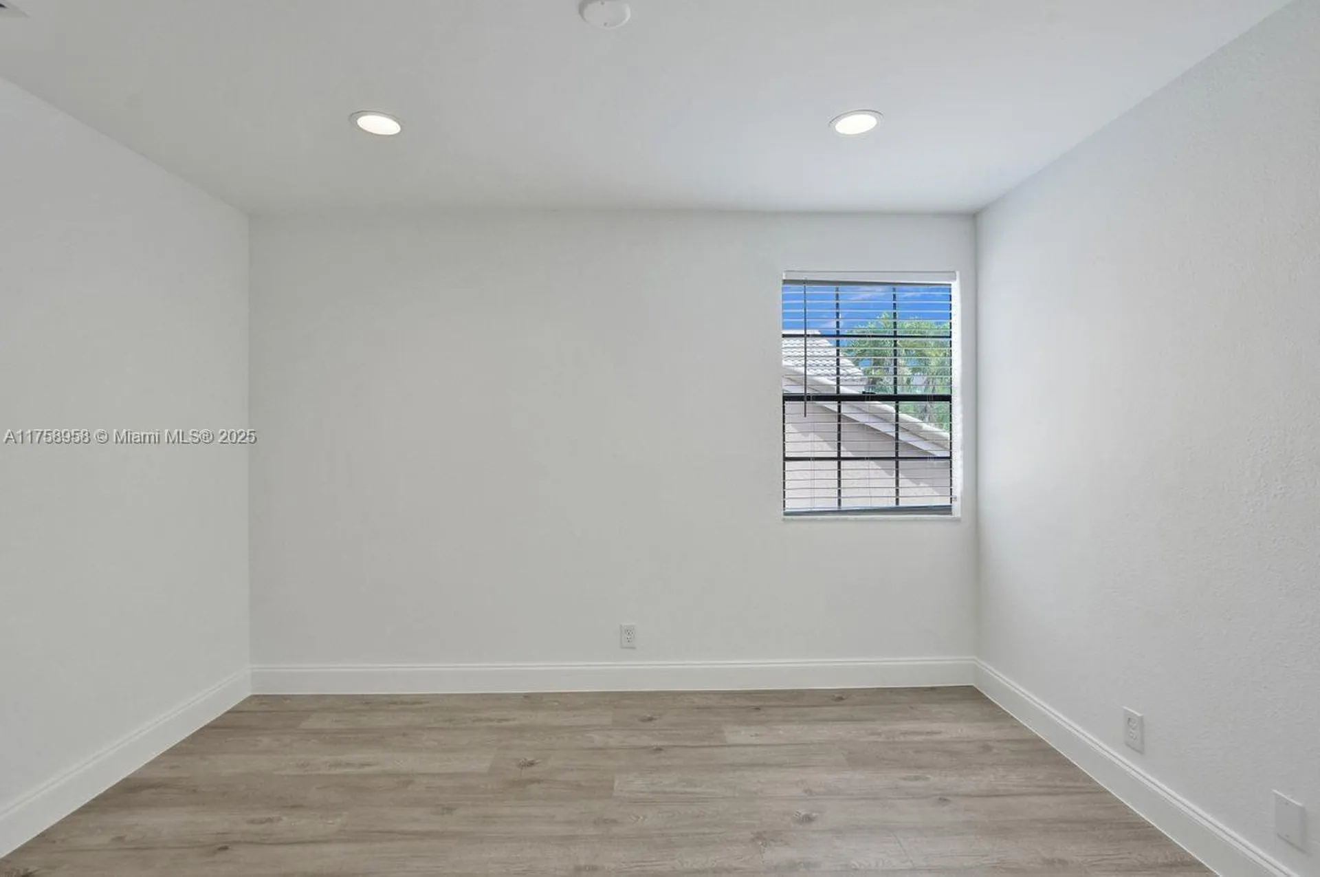 1627 Cypress Pointe Drive Coral Springs FL 33071