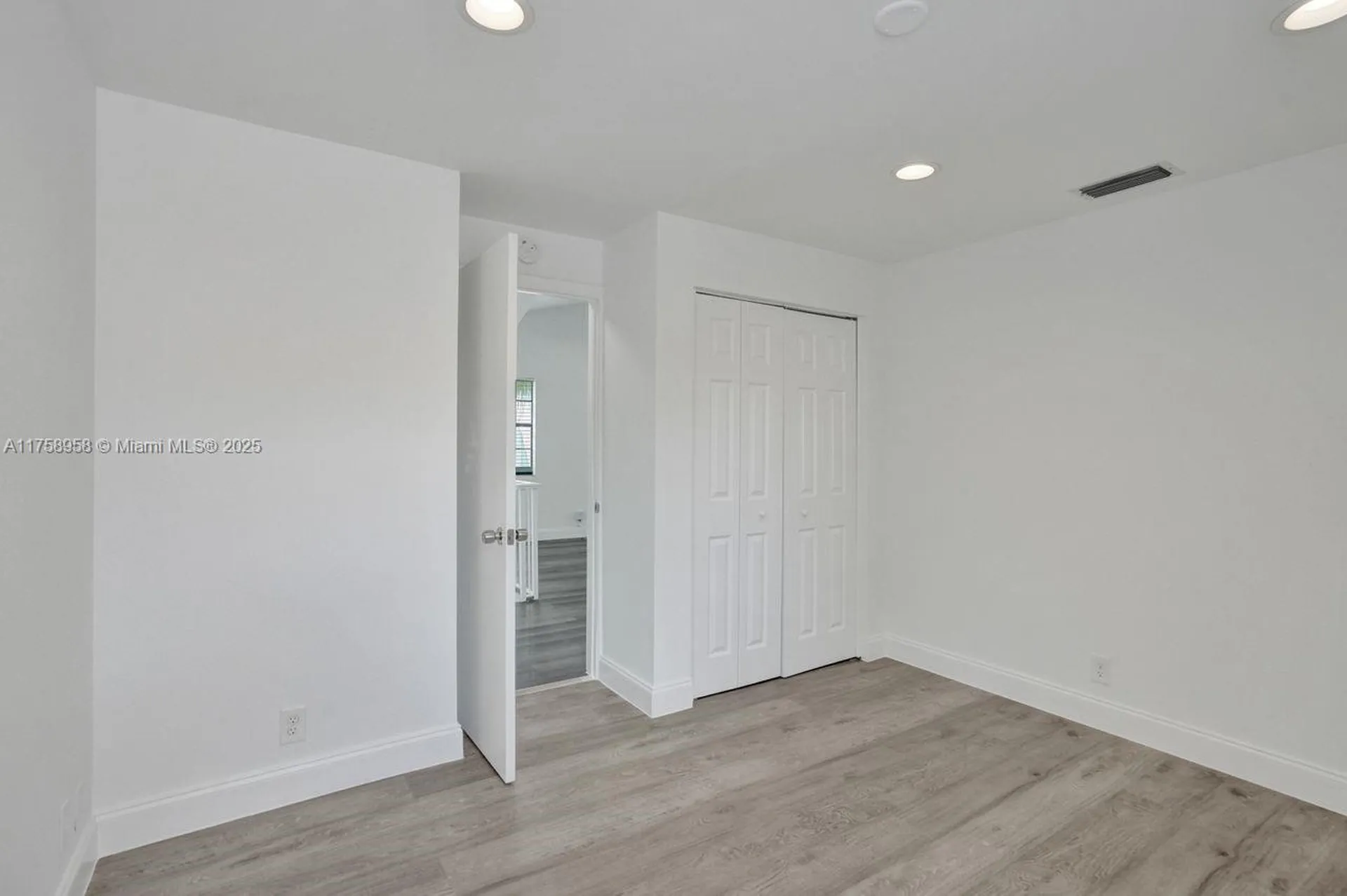 1627 Cypress Pointe Drive Coral Springs FL 33071