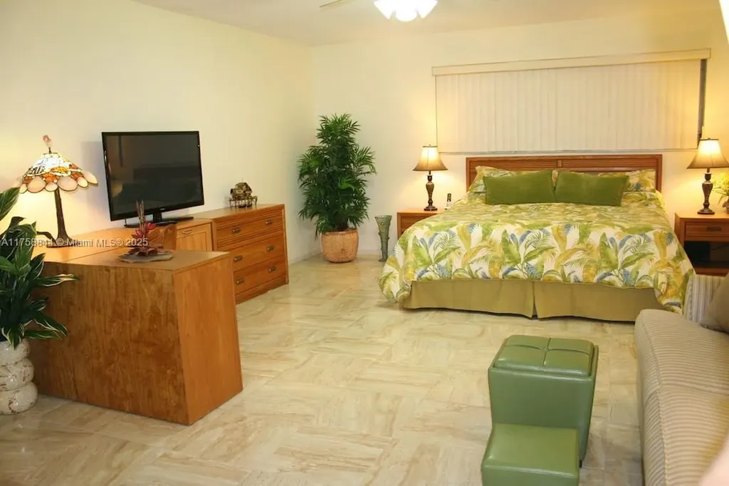 1933 Twin Dolphin Lane Fort Lauderdale FL 33316