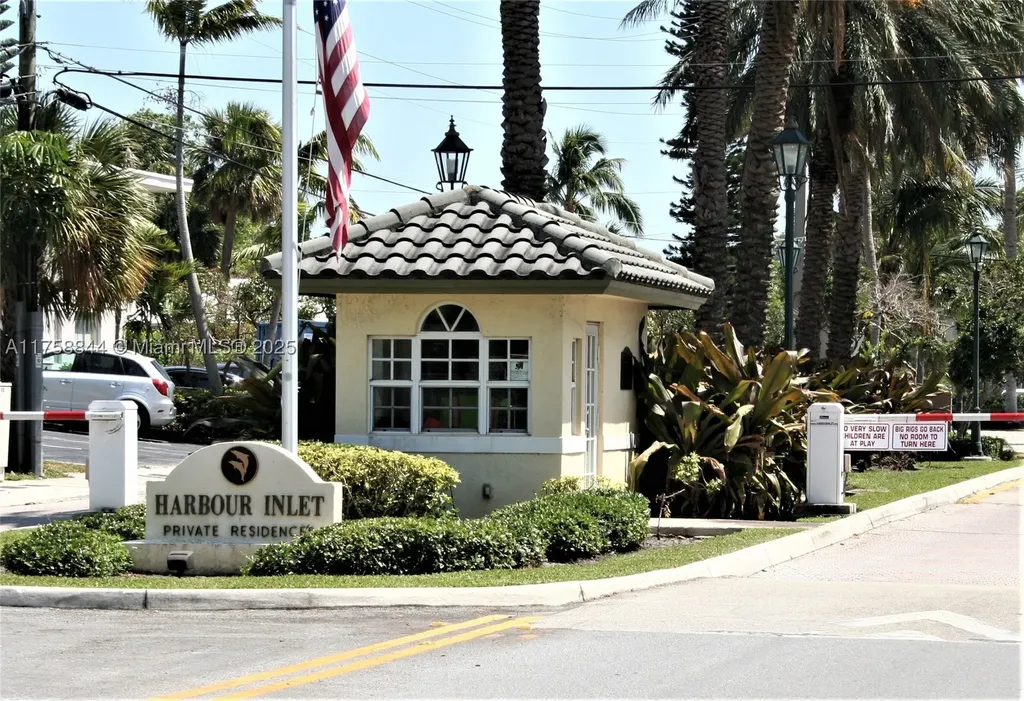 1933 Twin Dolphin Lane Fort Lauderdale FL 33316