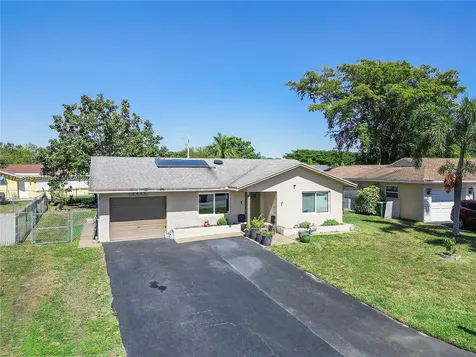9905 NW 71st Street Tamarac FL 33321