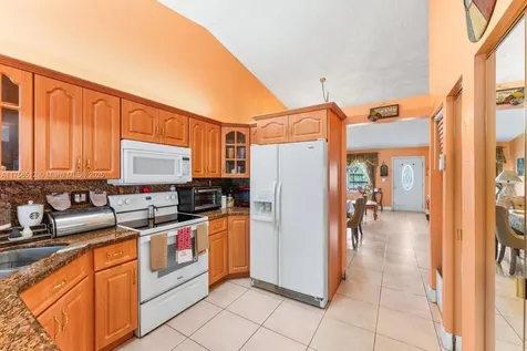 5871 W 21st Court Hialeah FL 33016