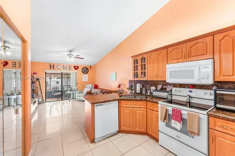 5871 W 21st Court Hialeah FL 33016