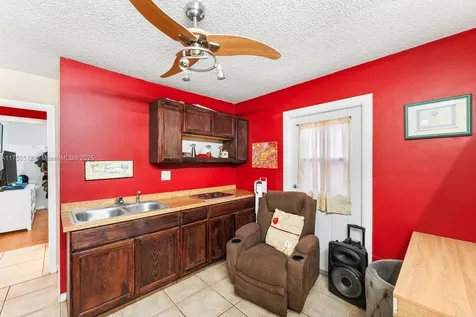 5871 W 21st Court Hialeah FL 33016