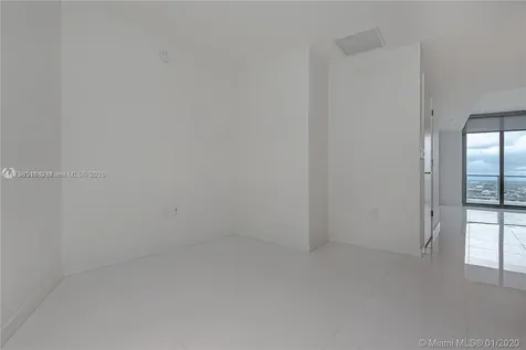 851 NE 1st Avenue Miami FL 33132