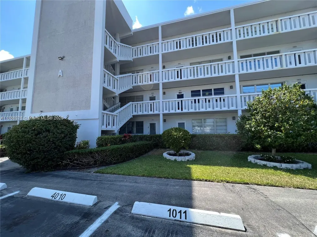 1011 Ellesmere A Deerfield Beach FL 33442