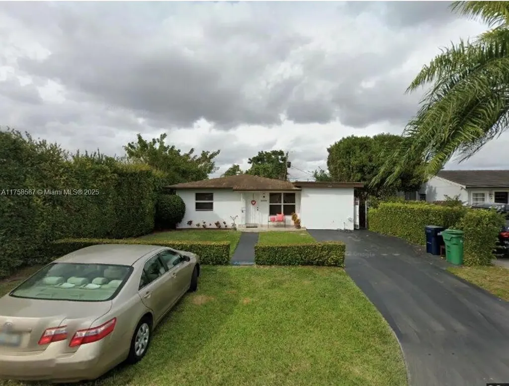 7435 SW 34th Terrace Miami FL 33155