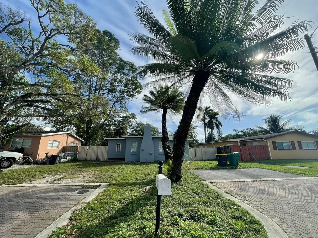 4896 SW 28th Terrace Dania Beach FL 33312