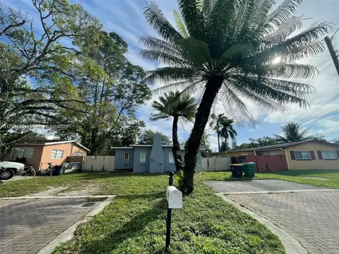4896 SW 28th Terrace Dania Beach FL 33312