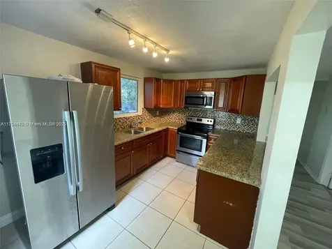 4896 SW 28th Terrace Dania Beach FL 33312