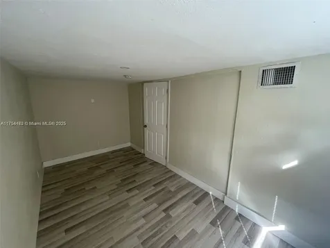 4896 SW 28th Terrace Dania Beach FL 33312