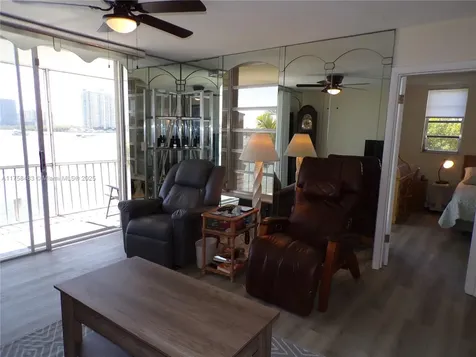 3000 Marcos Drive Aventura FL 33160